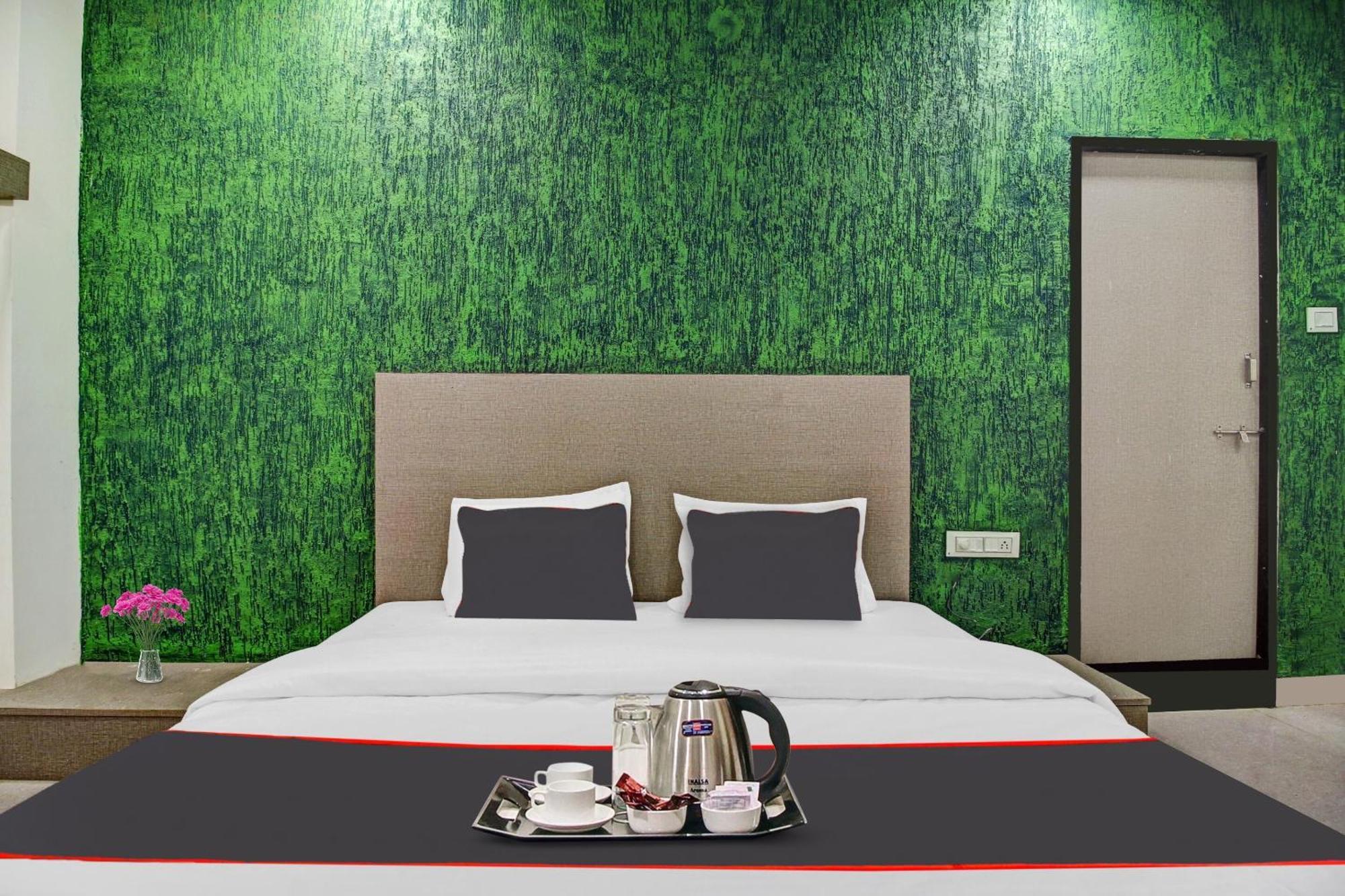 Super Collection O The Wishtler Hotell Bhopal Eksteriør bilde